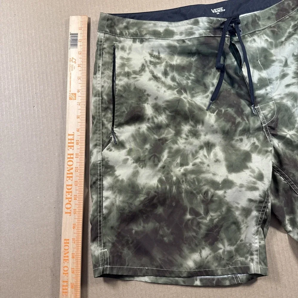 Vans Shorts Mens Size 38, Green Cloud Dyed Voyage Swim Trunks Zip Pockets Hybrid